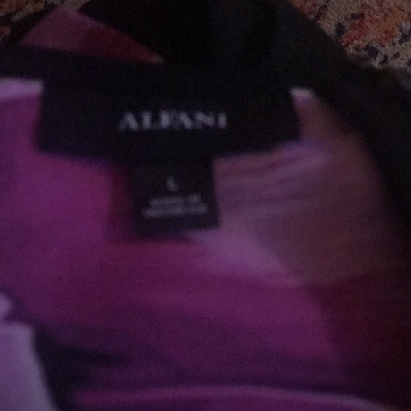 Large Multi Color Blouse - Picture 5 of 5